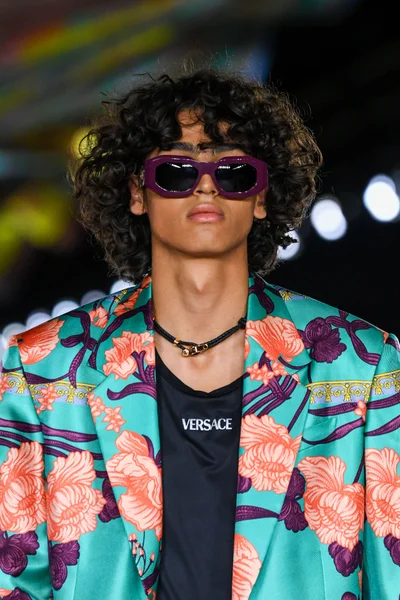 Look 32